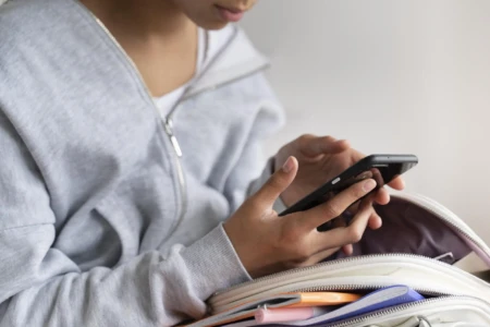 Smartphones podem realmente afetar o ciclo menstrual? Pesquisa investigou se smartphones podem realmente mexer com o ciclo menstrual