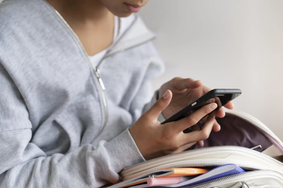 Smartphones podem realmente afetar o ciclo menstrual? Pesquisa investigou se smartphones podem realmente mexer com o ciclo menstrual
