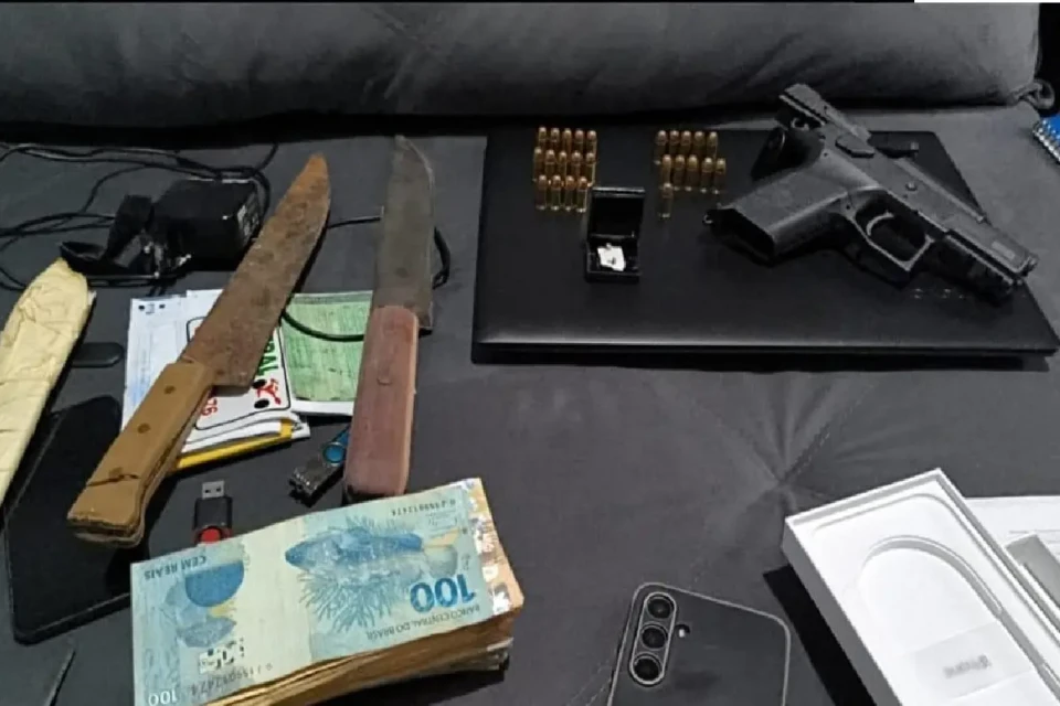 Imagem mostra parte dos itens apreendidos durante ação conjunta