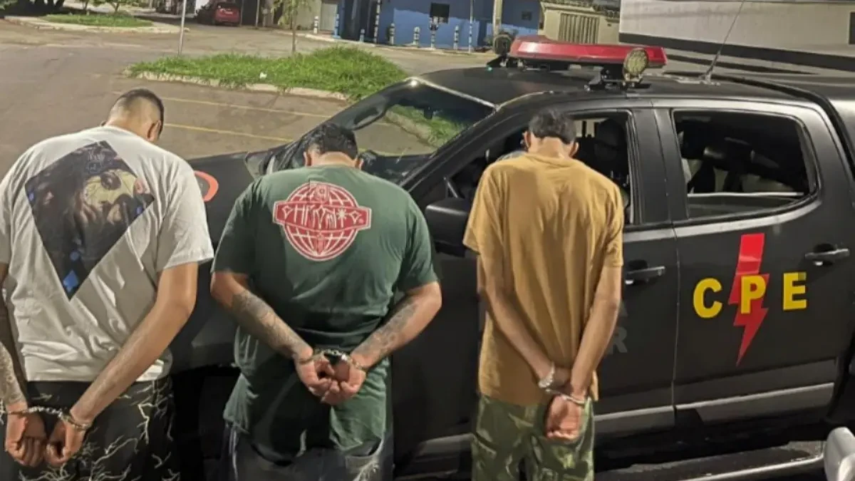 Imagem de três dos cinco presos