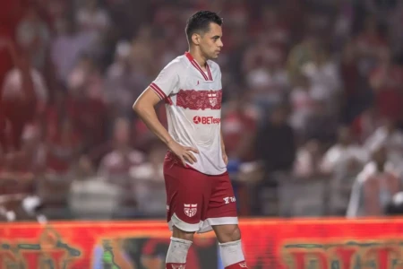 Matheus Ribeiro em jogo pelo CRB