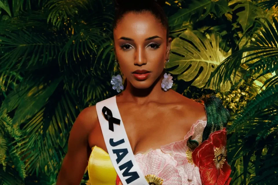 Modelo da Jamaica sofre queda grave durante desfile no Miss Universo (Foto: Divulgação)