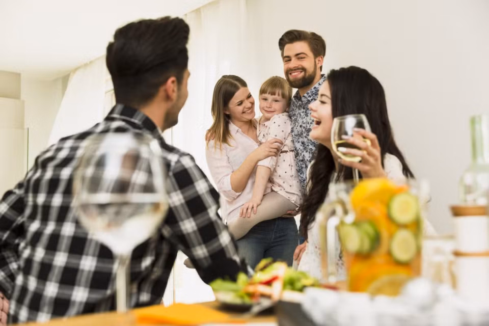 As 5 frases que você jamais deve usar com seus cunhados, segundo a IA