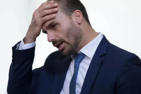 Eduardo Bolsonaro é incluído na lista de devedores da União está nos EUA desde fevereiro e pode ter o mandato cassado em função das ausências