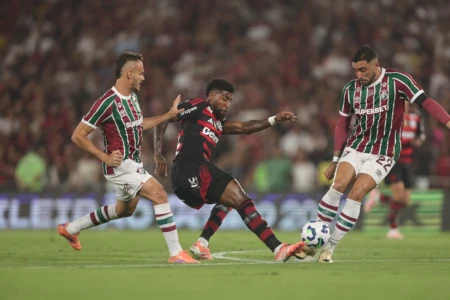 Flamengo perde e Palmeiras empata e titulo segue em aberto