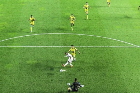 Santos sai na frente com Neymar, mas sofre empate e está um ponto do Z-4