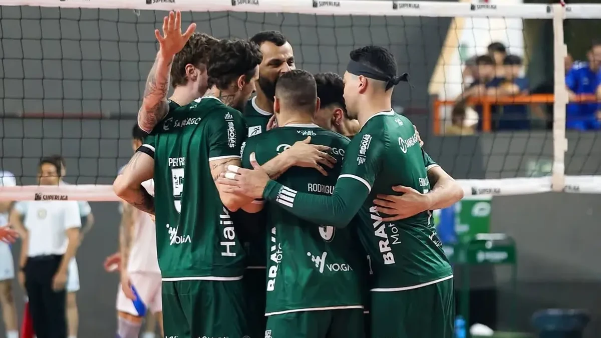 Jogadores do Goiás Vôlei na disputa da Superliga A