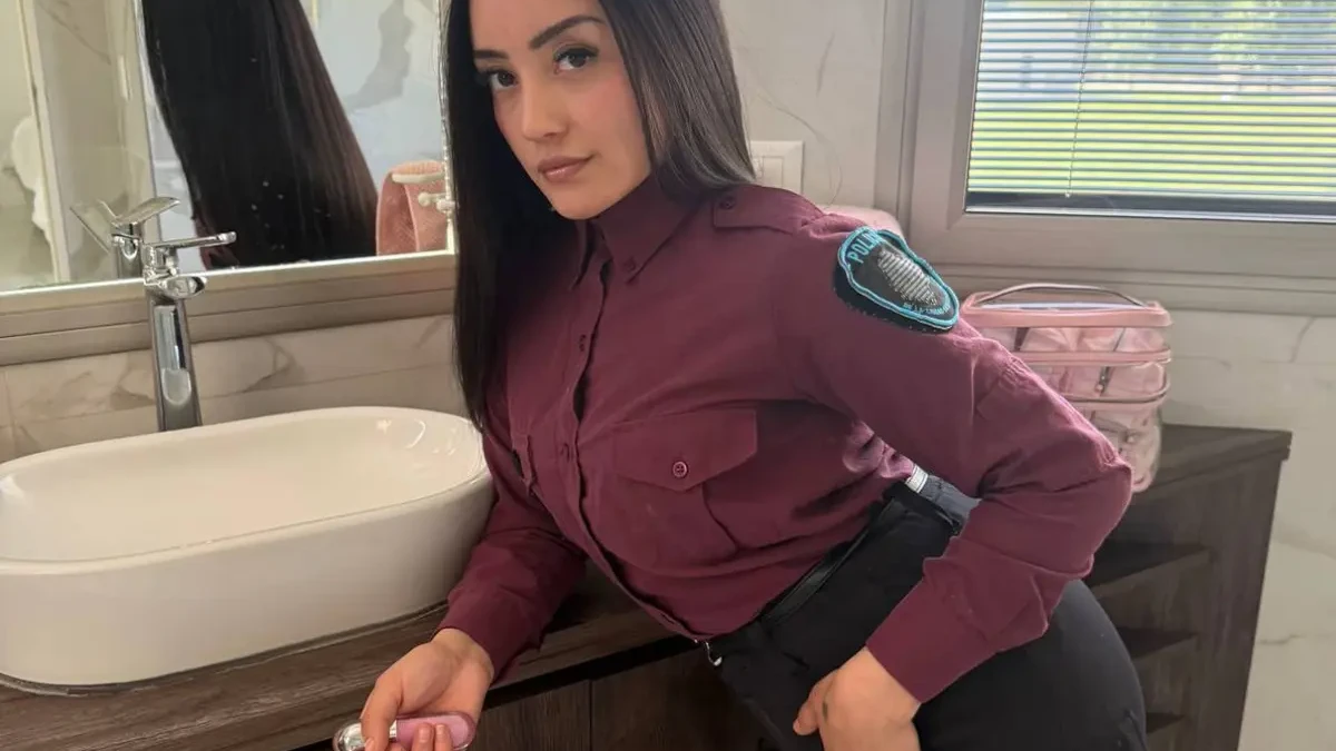 Policial de Buenos Aires é afastada após usar uniforme para gravar vídeos adultos (Foto: Tik Tok(