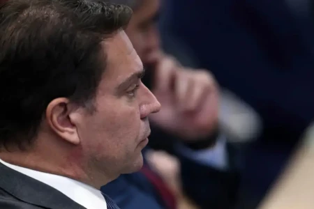 Advogado de Ramagem diz que ele deixou o País sem avisá-lo