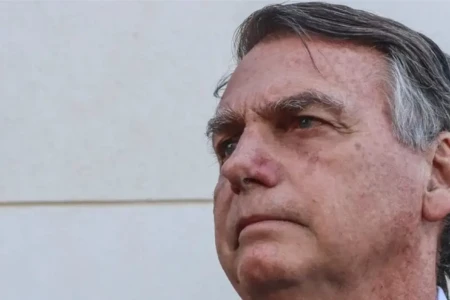 Bolsonaro chora