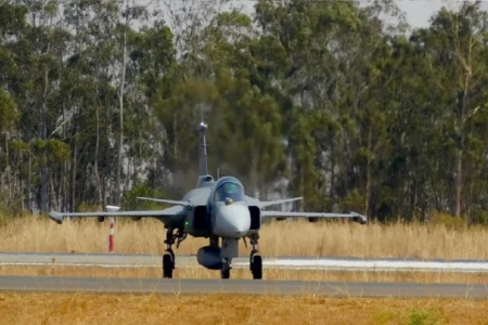 Imagem mostra modelo Gripen da FAB