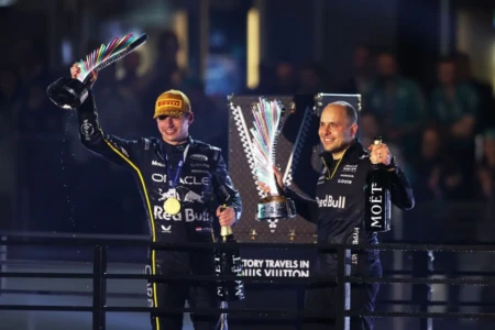 Verstappen vence GP Las Vegas e campeonato fica em aberto