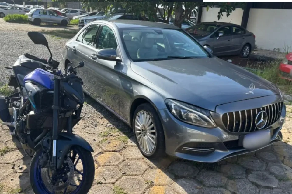 Imagem mostra veículos apreendidos pela PCGO nesta segunda-feira