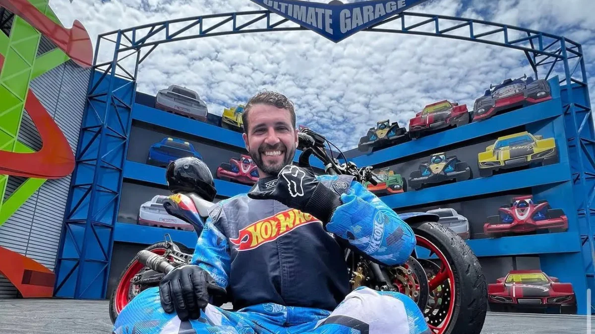 Piloto morre em show de acrobacia de motos