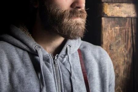 Mecânico demitido por se recusar a tirar a barba, em Goiânia, não foi discriminado, diz TRT-GO