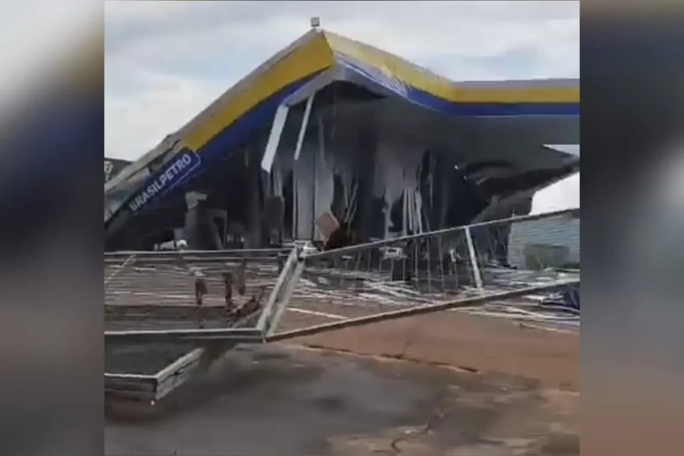 Imagem do telhado que caiu
