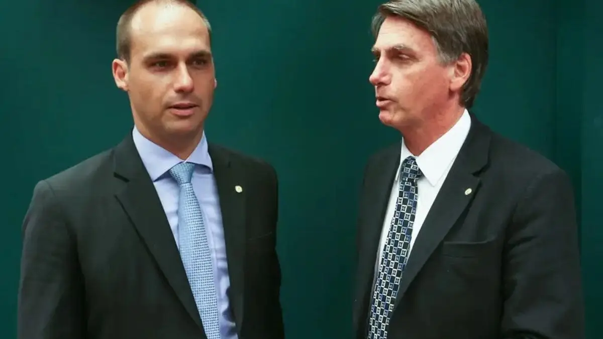 Eduardo Bolsonaro atacou prisão domiciliar: 'Não conseguem monitorar tornozeleiras' Jair Bolsonaro foi preso após tentar romper tornozeleira
