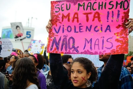 Uma mulher é assassinada por alguém próximo a cada 10 minutos, afirma ONU Cerca de 60% foram vítimas de companheiros ou familiares em 2024