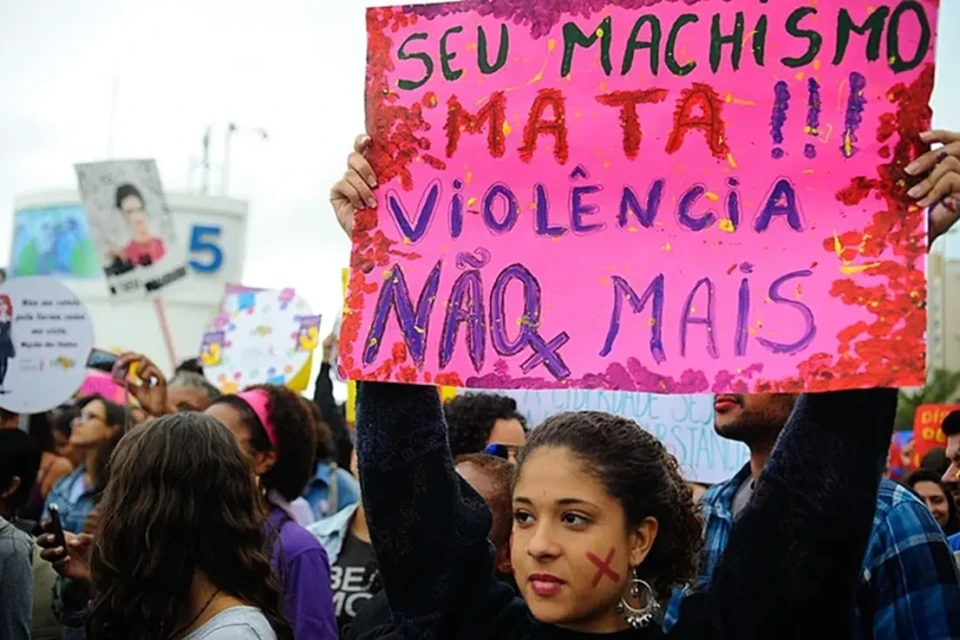 Uma mulher é assassinada por alguém próximo a cada 10 minutos, afirma ONU Cerca de 60% foram vítimas de companheiros ou familiares em 2024