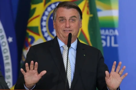 Bolsonaro pode ir para semiaberto em 2033, estima Vara de Execução Penal Progressão de regime depende de outros fatores