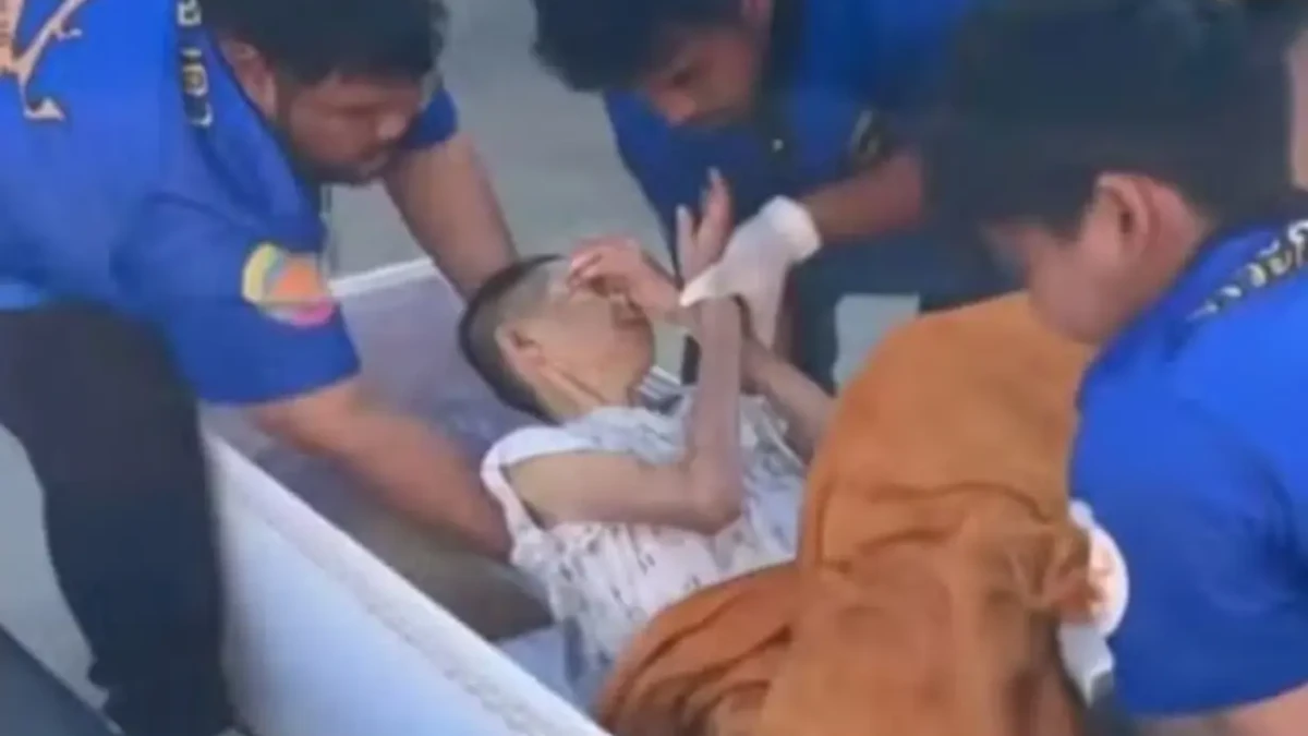 Mulher é encontrada viva dentro de caixão antes de ser cremada em templo Funcionários ouviram batidas vindas do caixão