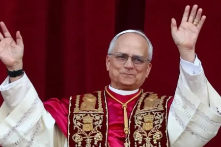 Também foi discutido as estruturas de relacionamento poliamoroso Monogamia: Vaticano manda recado aos católicos em novo decreto