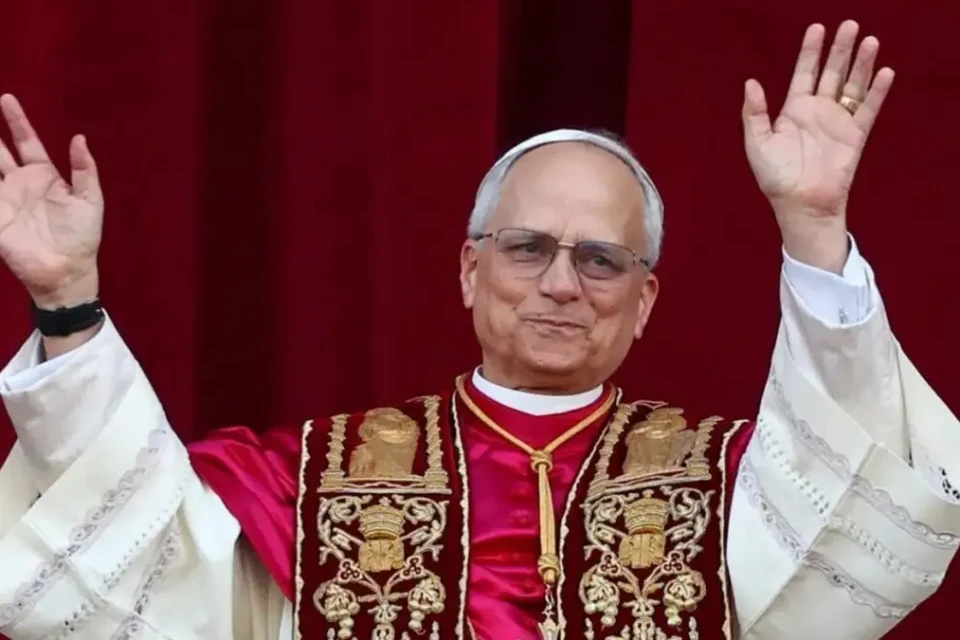 Também foi discutido as estruturas de relacionamento poliamoroso Monogamia: Vaticano manda recado aos católicos em novo decreto