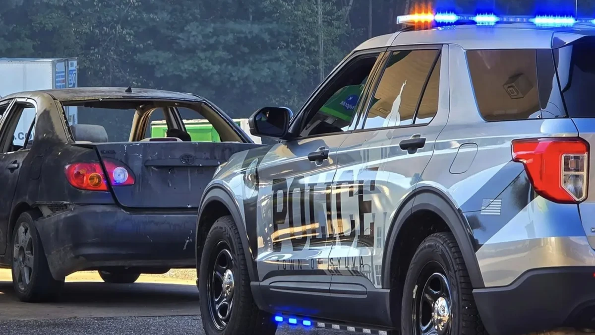 Corpo de Bombeiros conseguiu controlar as chamas Homem é preso por atear fogo em namorada após ela se recusar a lhe trazer cerveja