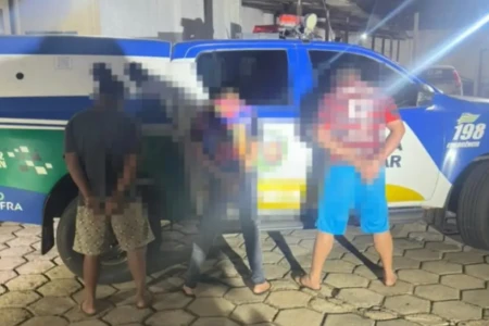 Imagem dos três condenados após captura