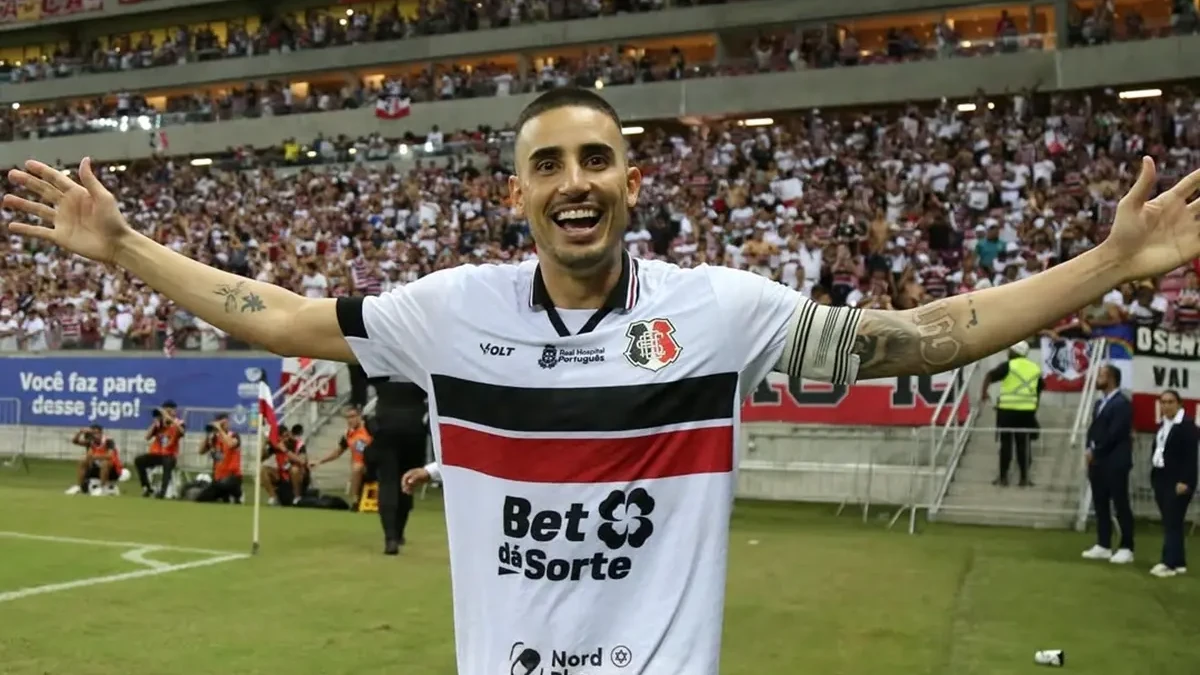 Thiago Galhardo em partida pelo Santa Cruz