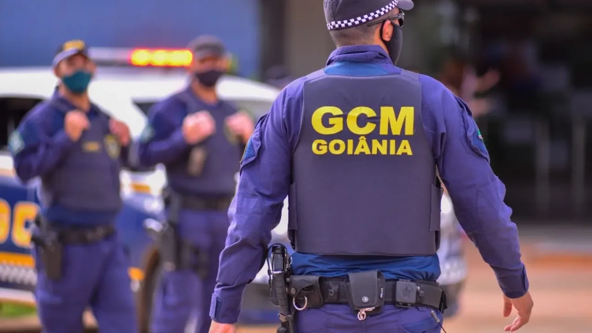 Imagem mostra guarda civil metropolitano durante ronda na capital