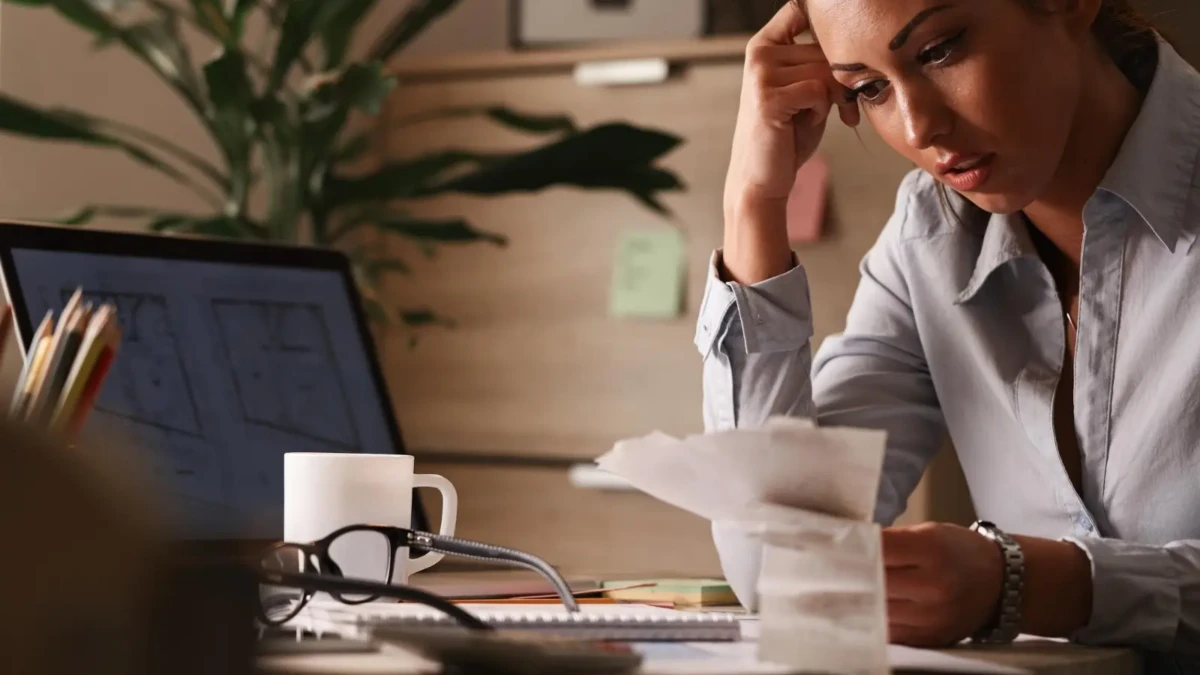 Imagem ilustrativa mostra pessoa preocupada