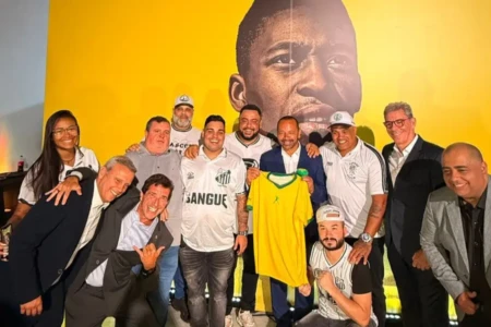 Neymar Pai demonstra não saber de lesão do filho em evento
