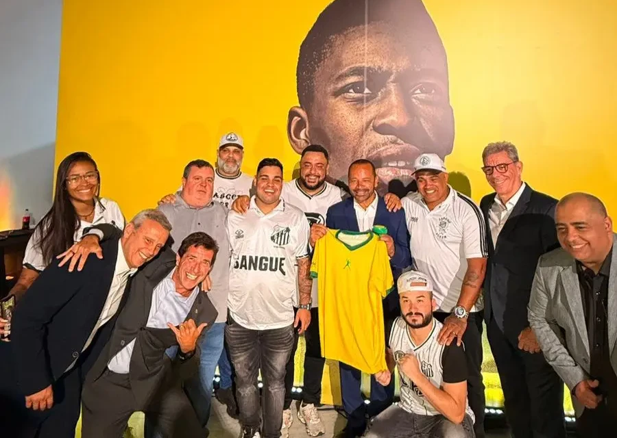 Neymar Pai demonstra não saber de lesão do filho em evento