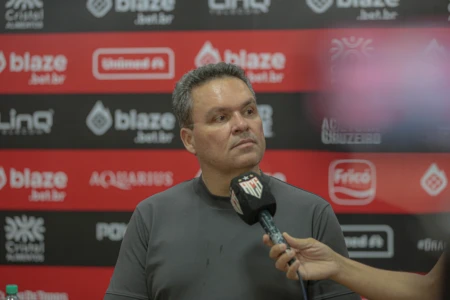 Adson comenta ausência de equipe sub-20 na Copinha