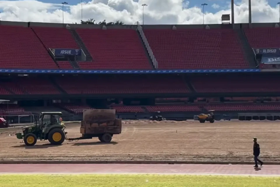 Estádio do Morumbis durante reforma do gramado