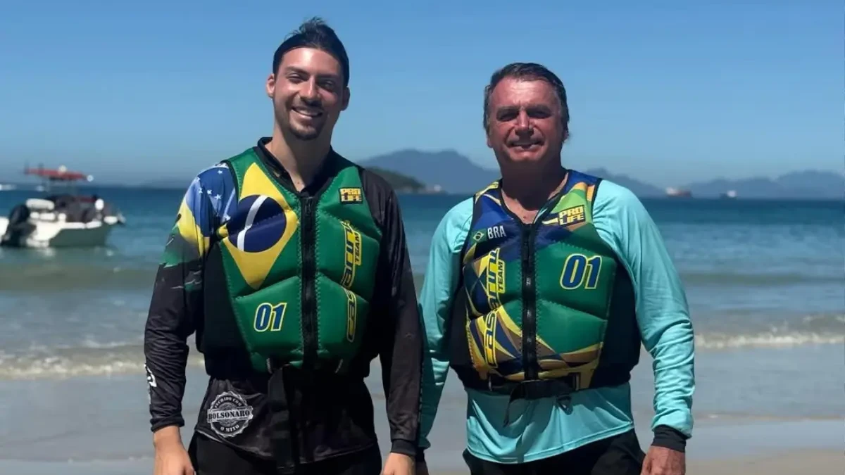 Em visita a Bolsonaro, Jair Renan diz que pai se sente injustiçado e tem crises de soluços (Foto: Instagram)