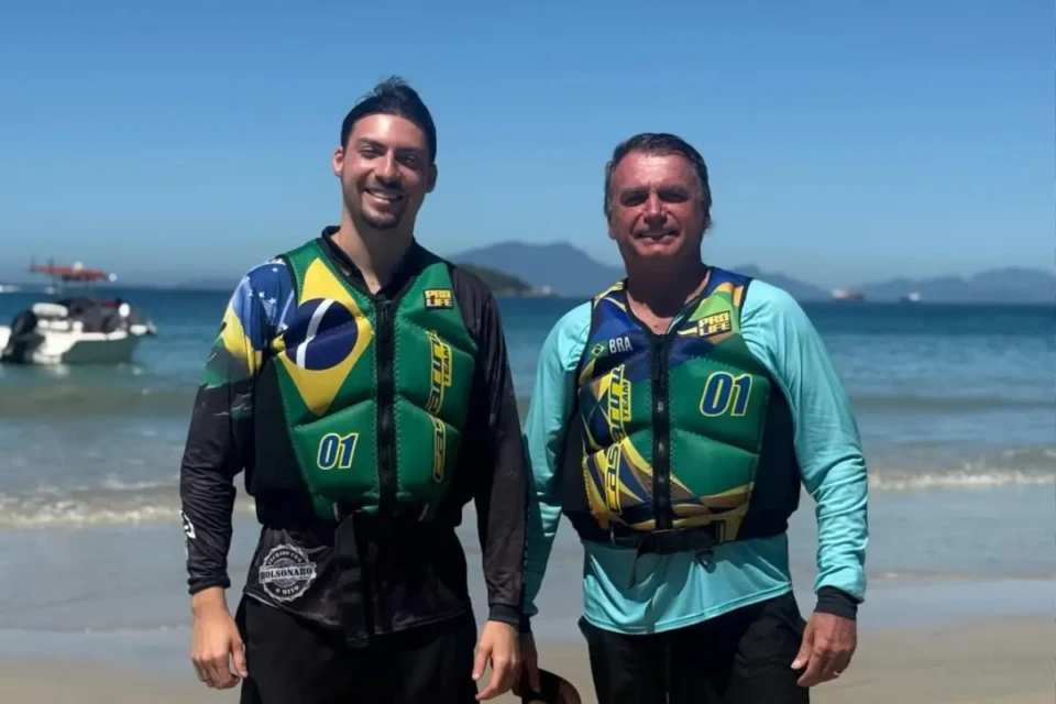 Em visita a Bolsonaro, Jair Renan diz que pai se sente injustiçado e tem crises de soluços (Foto: Instagram)