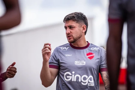 João Vieira, volante do Vila Nova