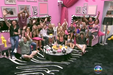 Campeã do BBB desabafa após internação em clínica psiquiátrica: "Conheci o inferno" "Quem diria que fosse acontecer isso", disse ex-BBB