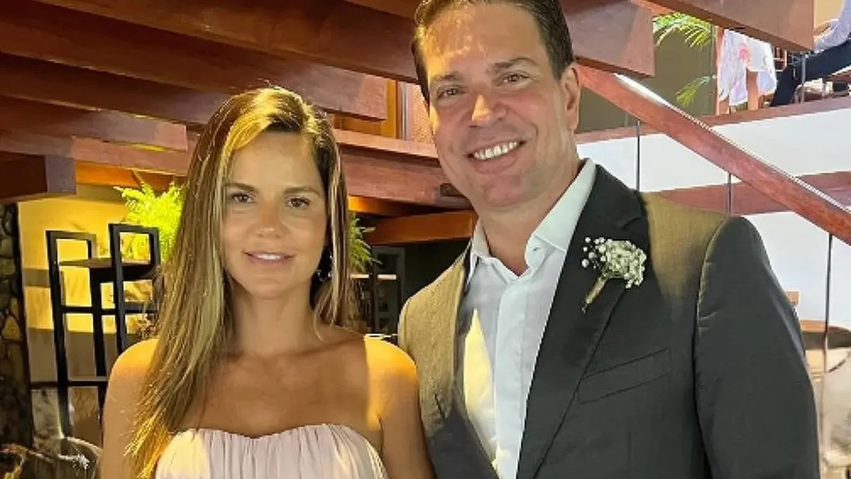 Esposa de Ramagem diz que teve celular apreendido ao embarcar para os EUA PF não quis se manifestar STF não tem informações sobre o assunto