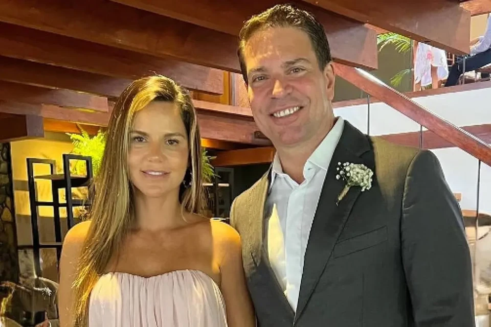 Esposa de Ramagem diz que teve celular apreendido ao embarcar para os EUA PF não quis se manifestar STF não tem informações sobre o assunto