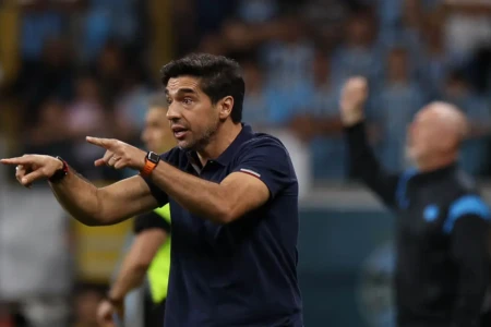 Antes da final, Abel confirma permanência no Palmeiras