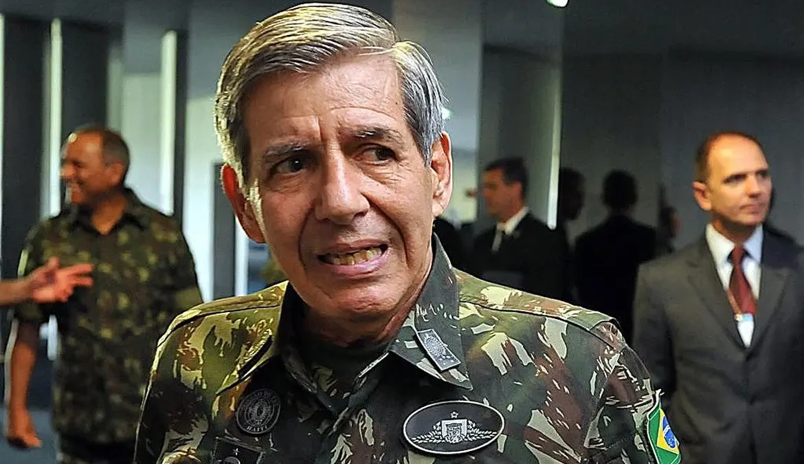 PGR defende prisão domiciliar para general Heleno Ex-ministro de Bolsonaro foi preso após condenação a 21 anos na trama golpista