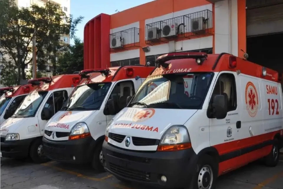 Imagem mostra ambulâncias do SAMU em Goiânia