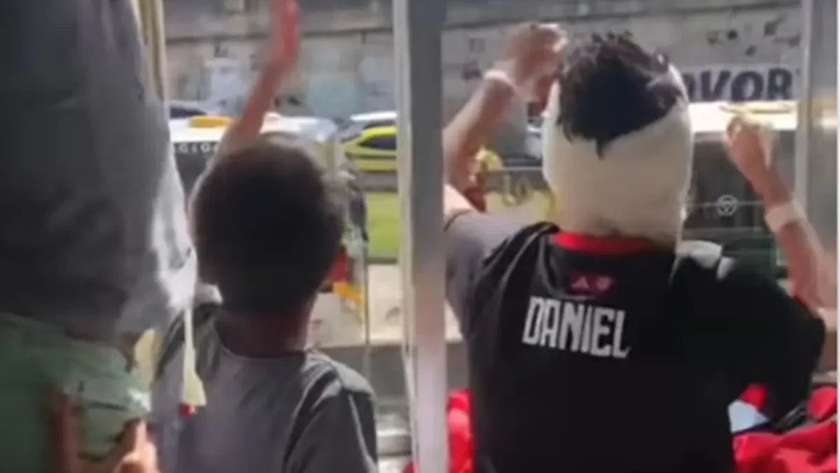 Crianças apoiam jogadores do Flamengo no AeroFla