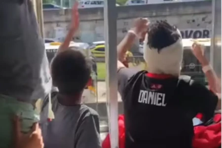 Crianças apoiam jogadores do Flamengo no AeroFla