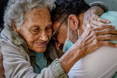 Expectativa de vida no Brasil chega a 76,6 anos, diz IBGE Mortalidade infantil de crianças com até um ano manteve queda