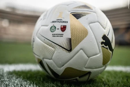 Conmebol atrasa 15 minutos da fila entre Palmeiras e Flamengo