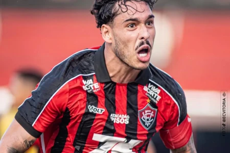 Ex-Goiás marca para Vitória que vence Mirassol